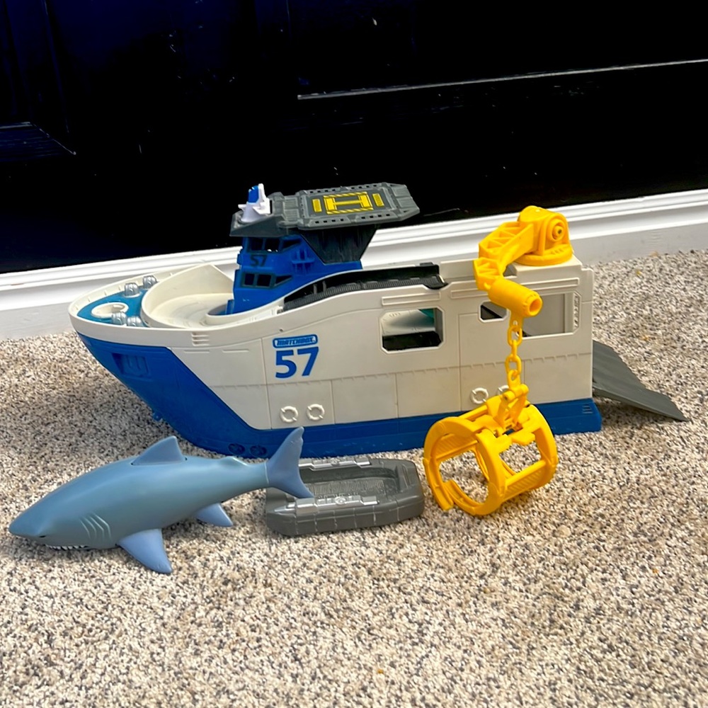 Matchbox Rig Shark Adventure - Picture 9 of 9